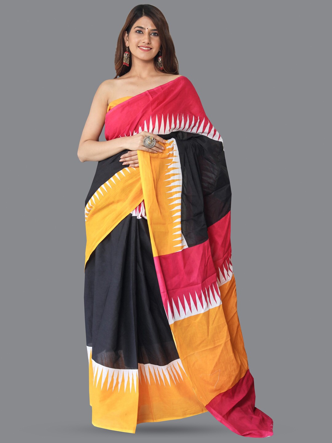 

KALINI Colourblocked Pure Cotton Saree, Black