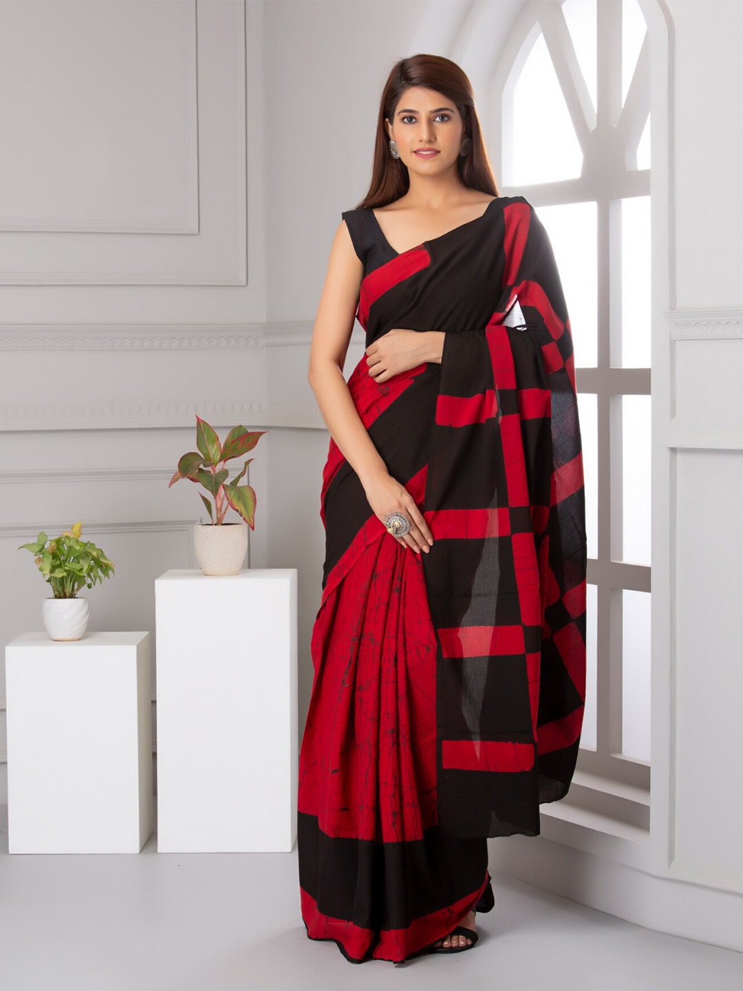 

KALINI Abstract Printed Pure Cotton Saree, Red