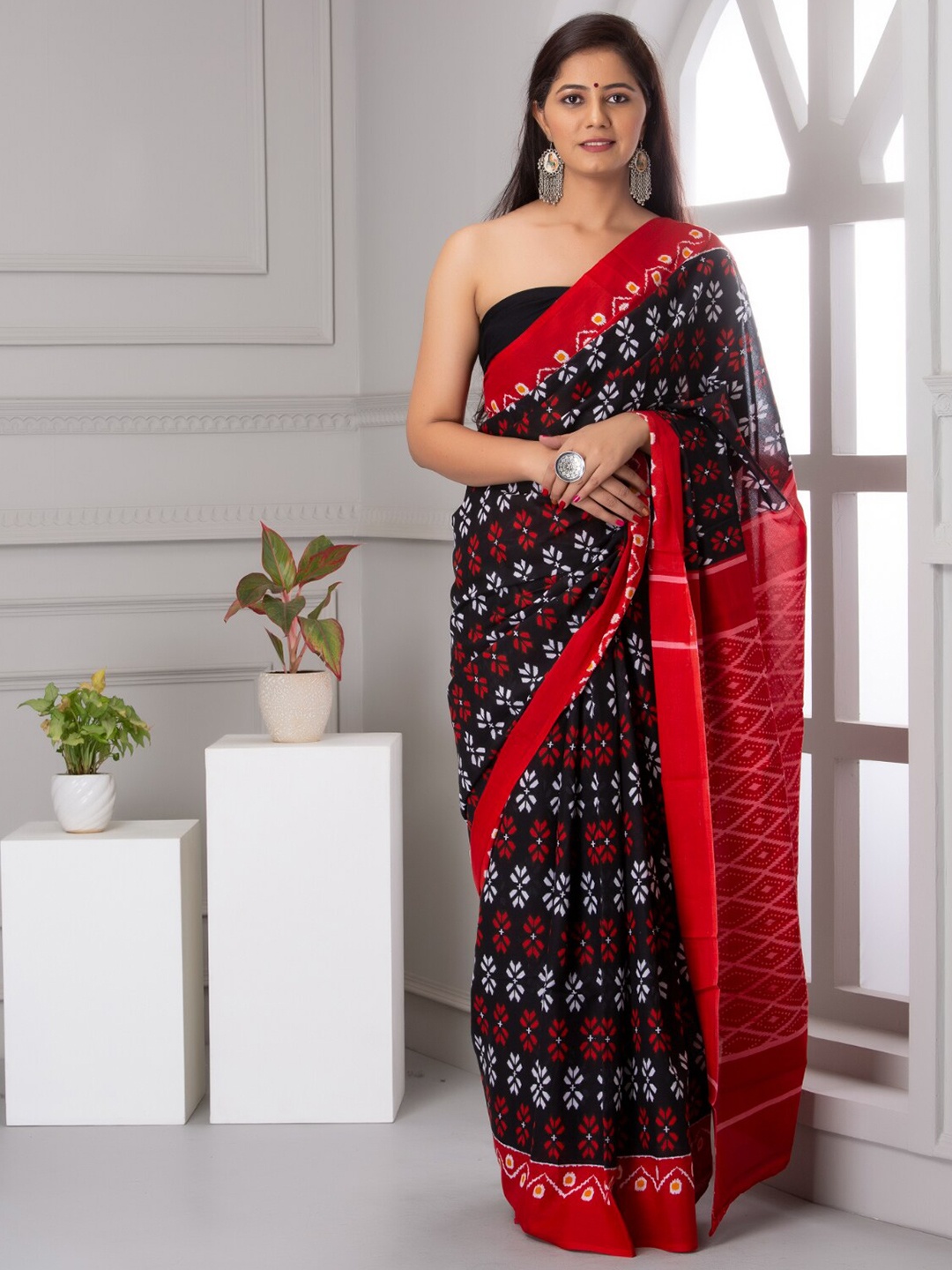 

KALINI Ethnic Motifs Printed Pure Cotton Saree, Black