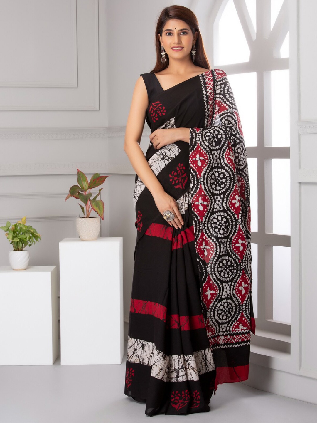 

KALINI Floral Printed Pure Cotton Saree, Black