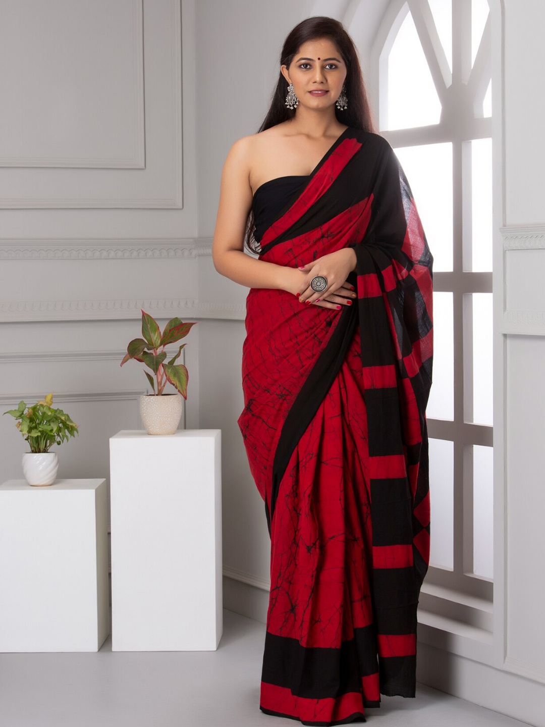 

KALINI Geometric Printed Pure Cotton Saree, Red