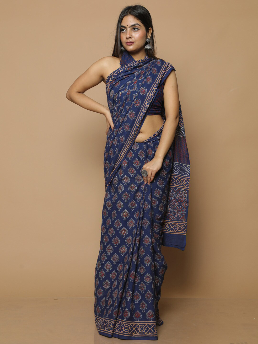 

KALINI Ethnic Motifs Printed Pure Cotton Saree, Navy blue