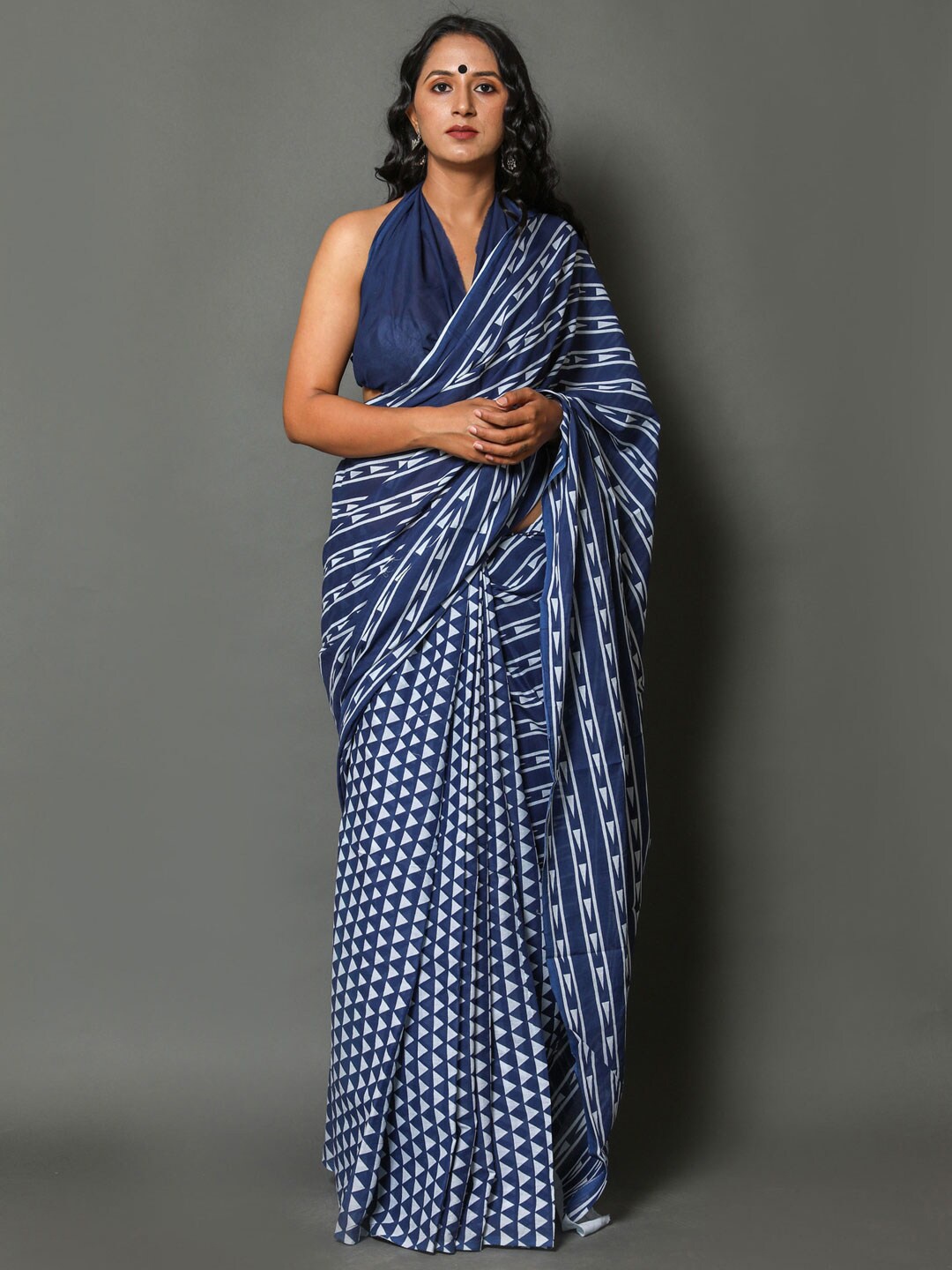 

KALINI Ethnic Motifs Printed Pure Cotton Saree, Navy blue