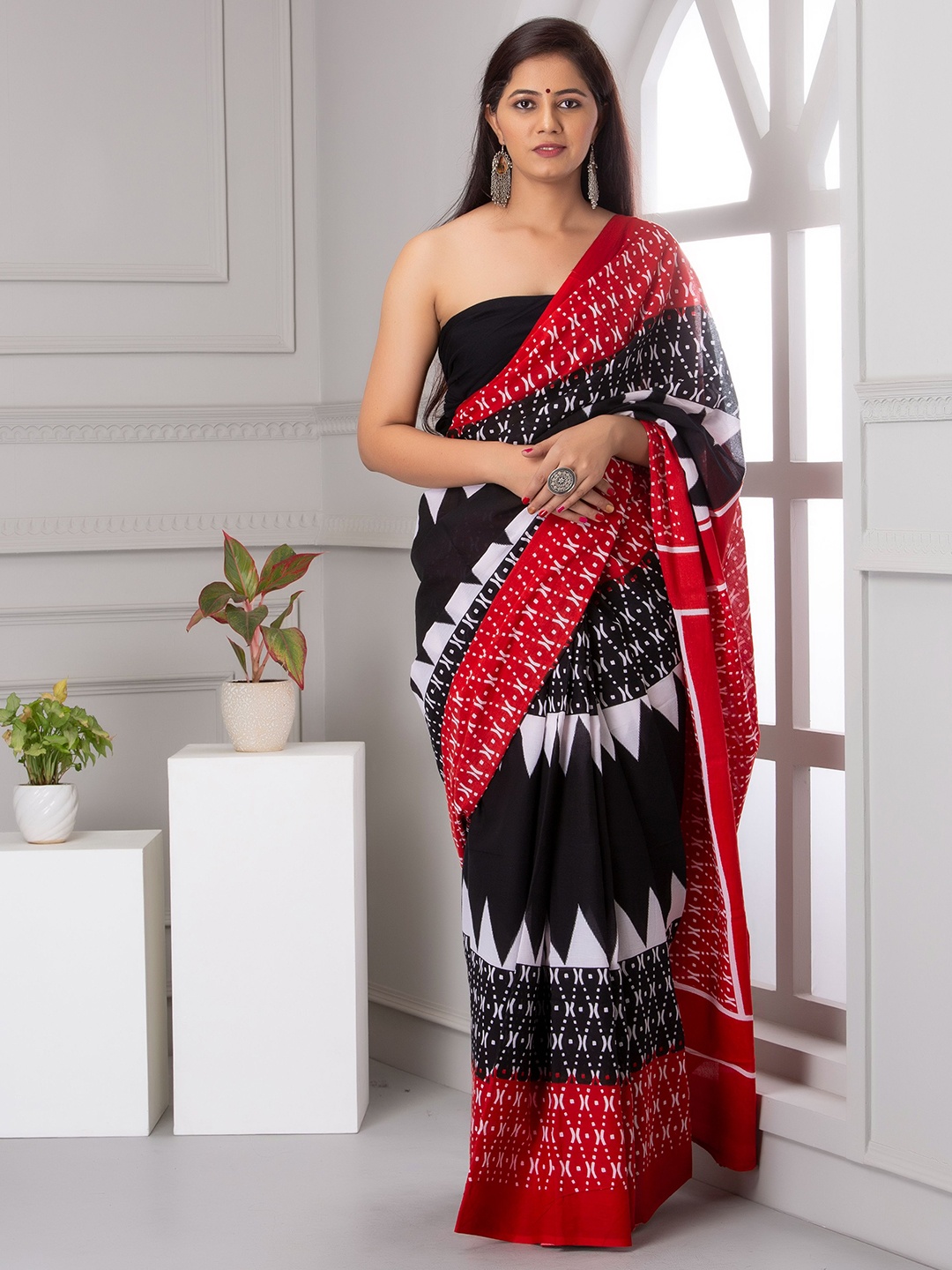 

KALINI Ethnic Motifs Printed Pure Cotton Saree, Black