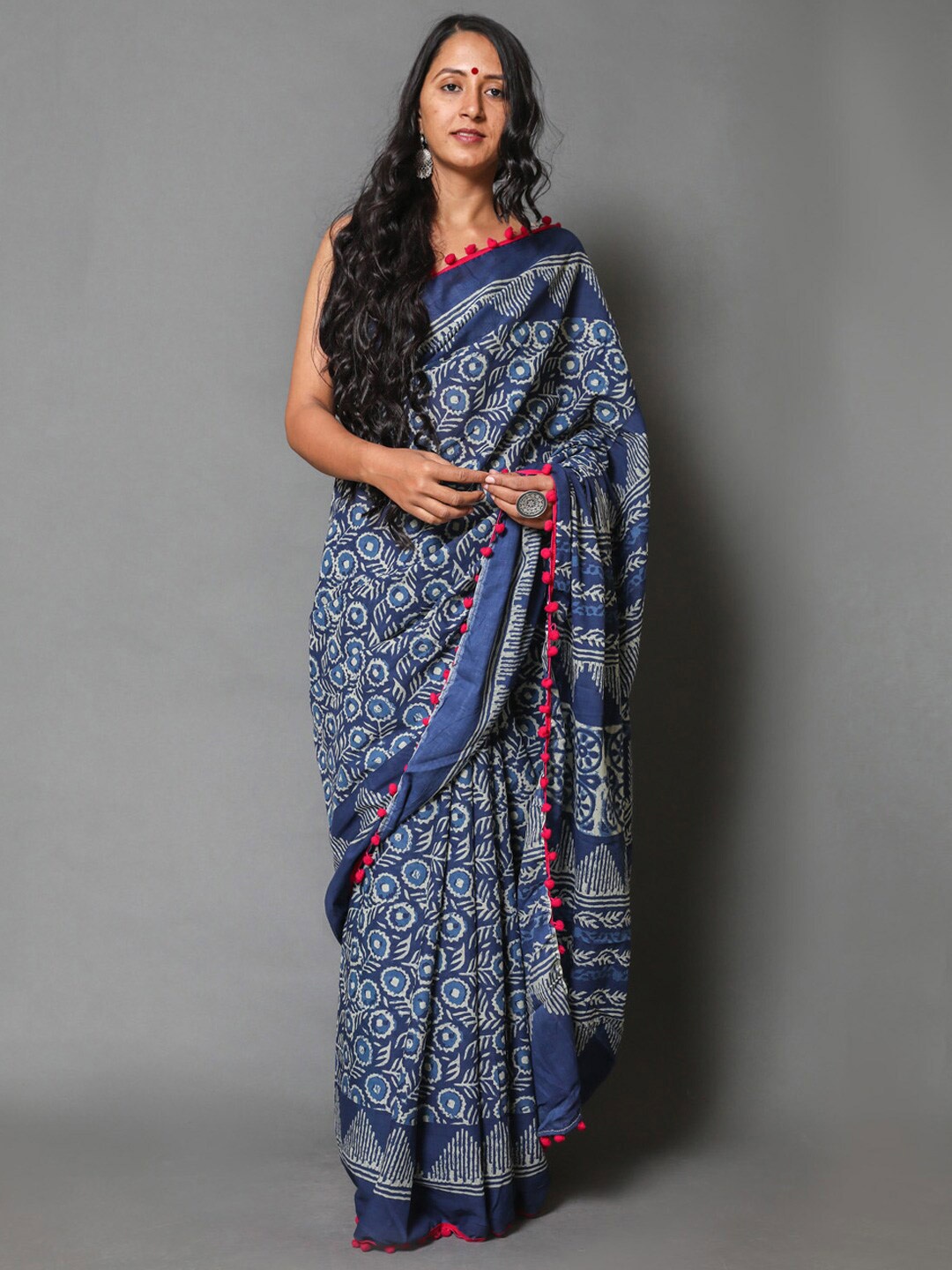 

KALINI Floral Printed Pure Cotton Saree, Navy blue