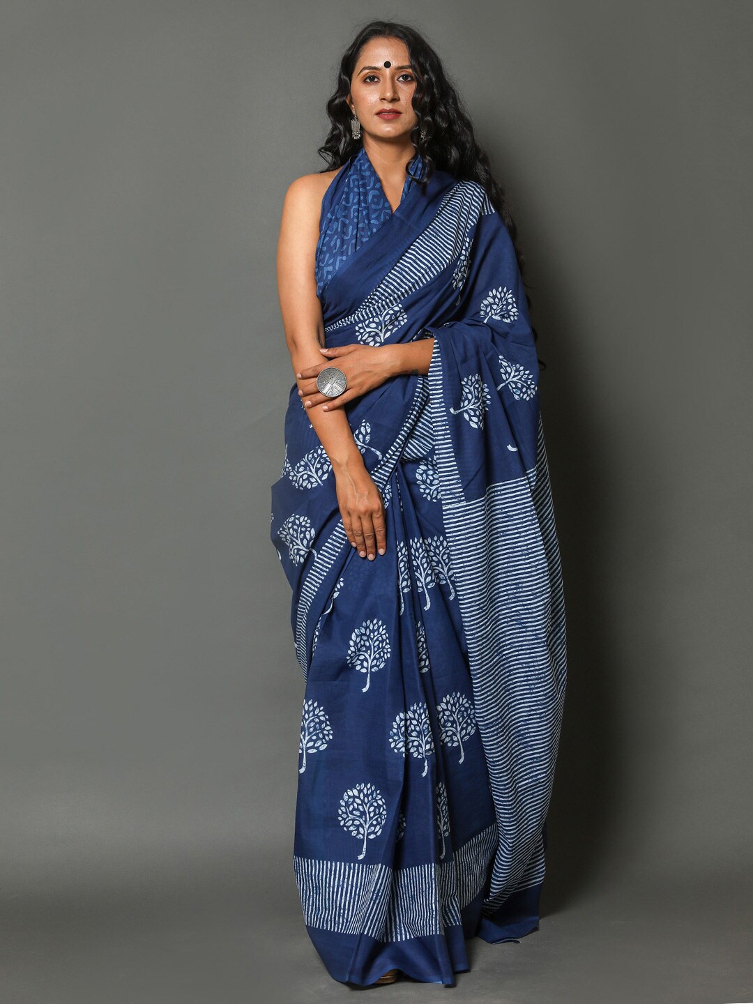 KALINI Ethnic Motifs Printed Pure Cotton Saree, Navy blue