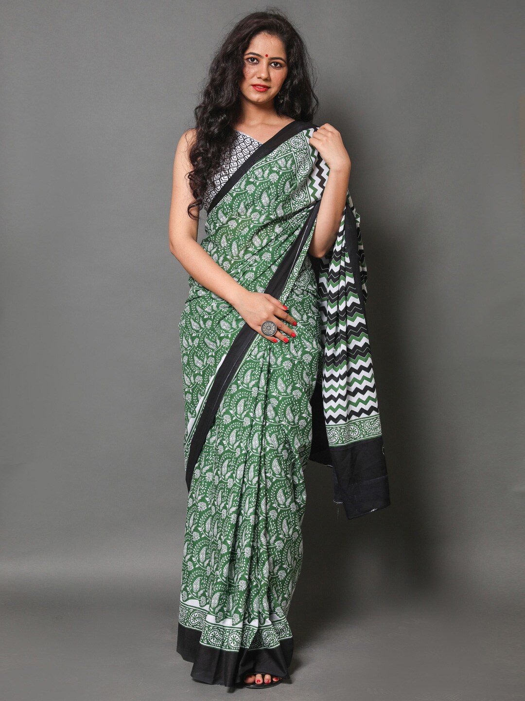 

KALINI Ethnic Motifs Printed Pure Cotton Saree, Green