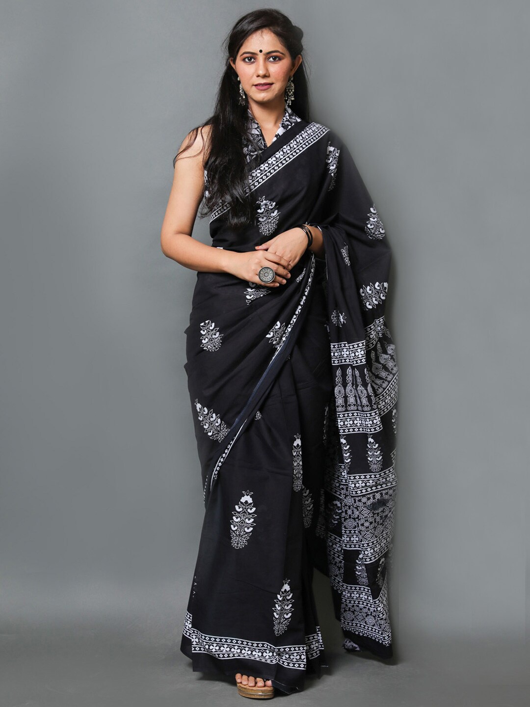 

KALINI Floral Printed Pure Cotton Saree, Black