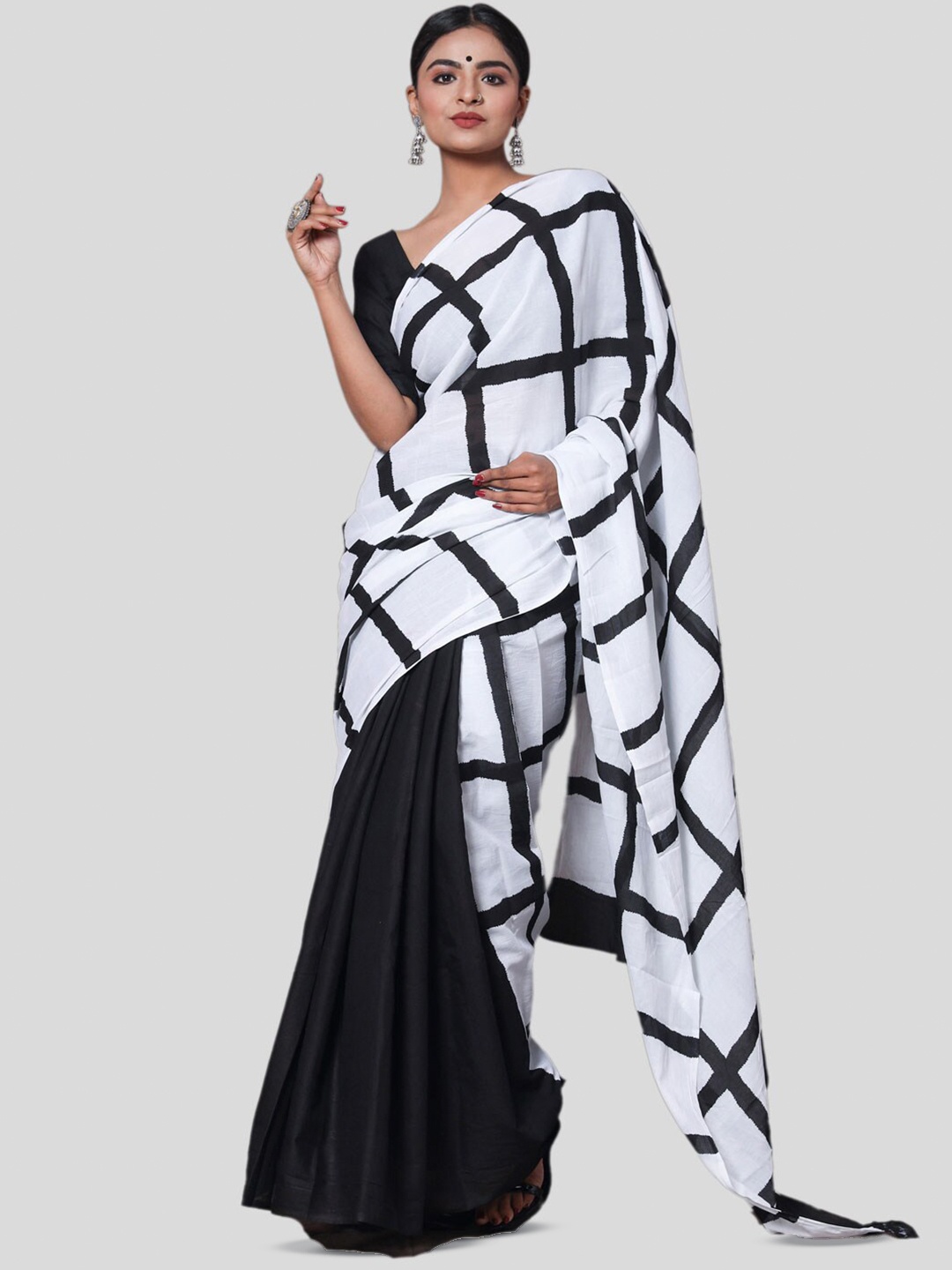 

KALINI Checked Pure Cotton Saree, Black