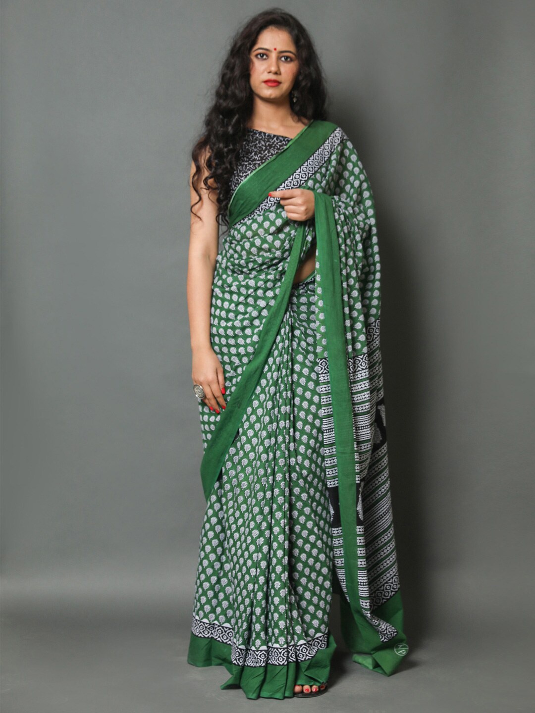 

KALINI Ethnic Motifs Printed Pure Cotton Saree, Green