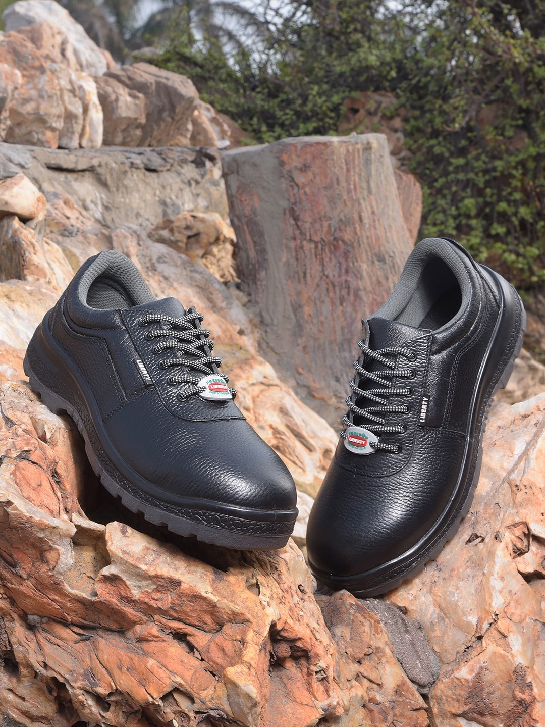

LIBERTY Men SURAKSHAOX Solid Lace-Up Safety Shoes, Black