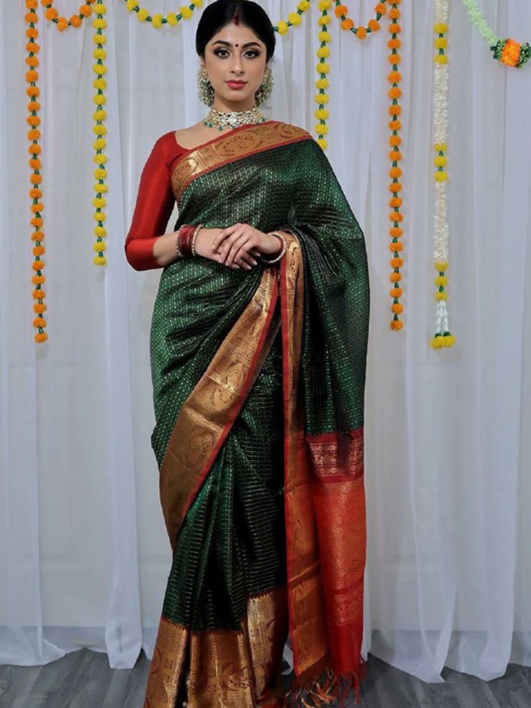 

KALINI Checked Woven Design Zari Kanjeevaram Saree, Green