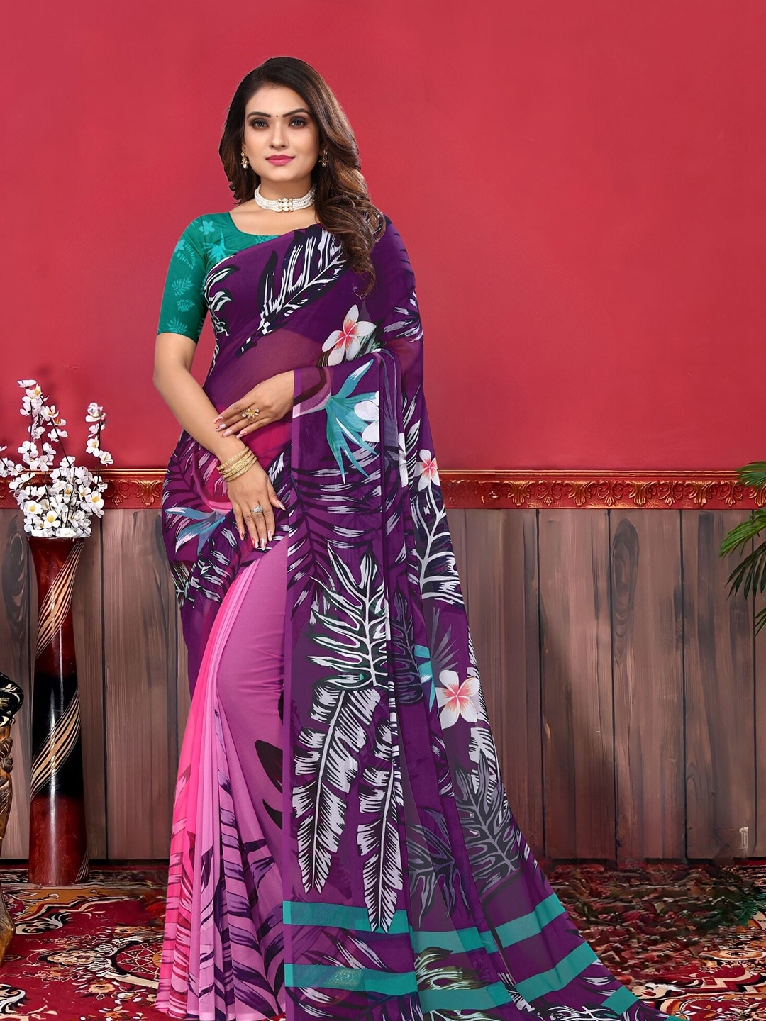 

MAGMINA Floral Printed Saree, Purple
