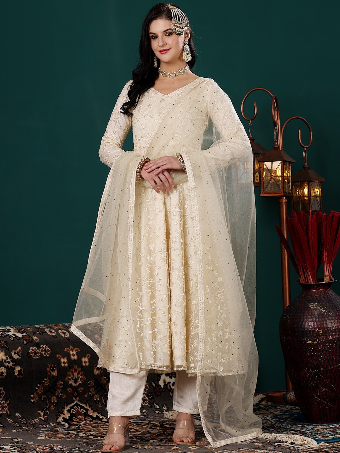 

Ethnovog Floral Embroidered Regular Thread Work Anarkali Kurta with Trousers & Dupatta, Off white