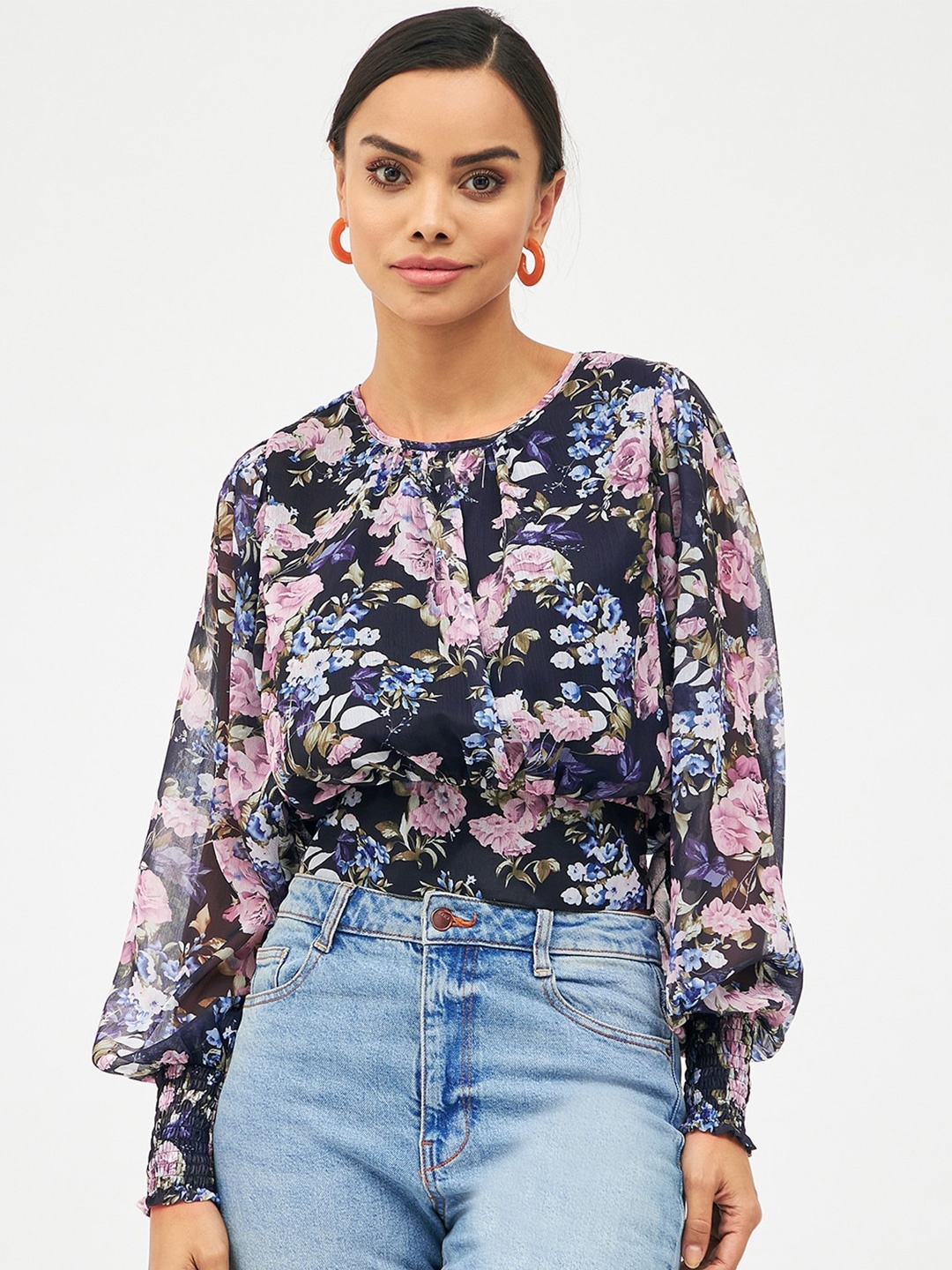 

Harpa Floral Printed Round Neck Cuffed Sleeves Crop Top, Black