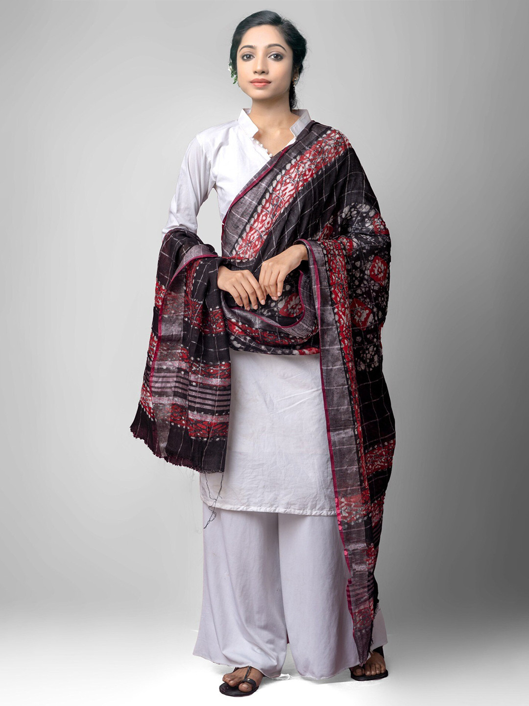 

Unnati Silks Ethnic Motifs Printed Linen Batik Dupatta, Black