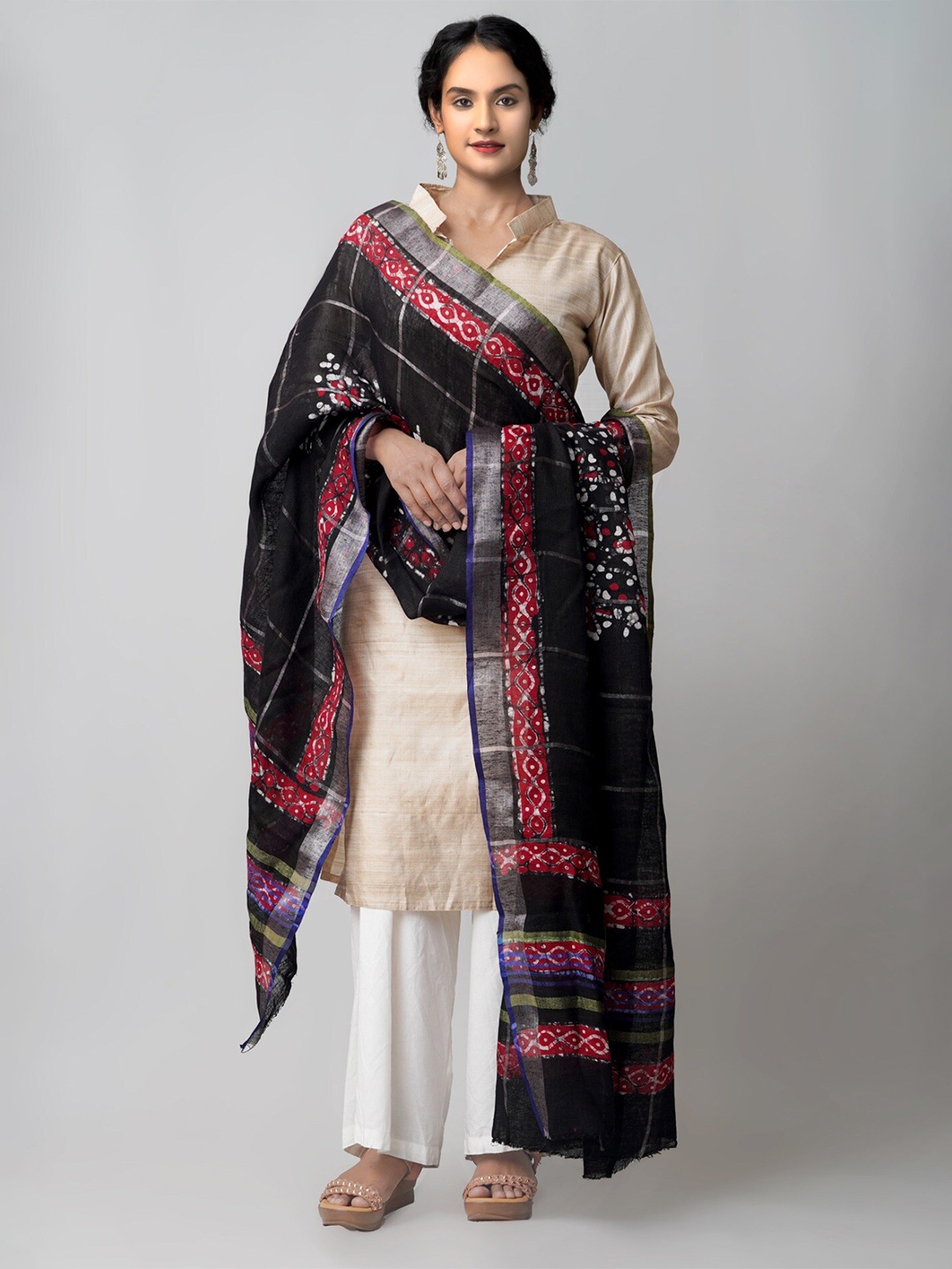 

Unnati Silks Floral Printed Linen Batik Dupatta, Black