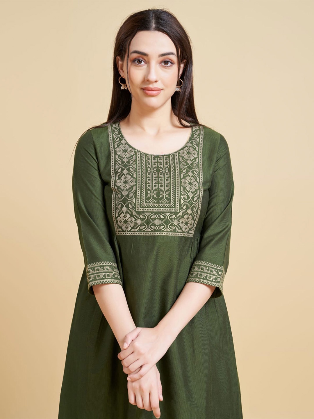 

Ishin Ethnic Motifs Yoke Design Kurta, Green