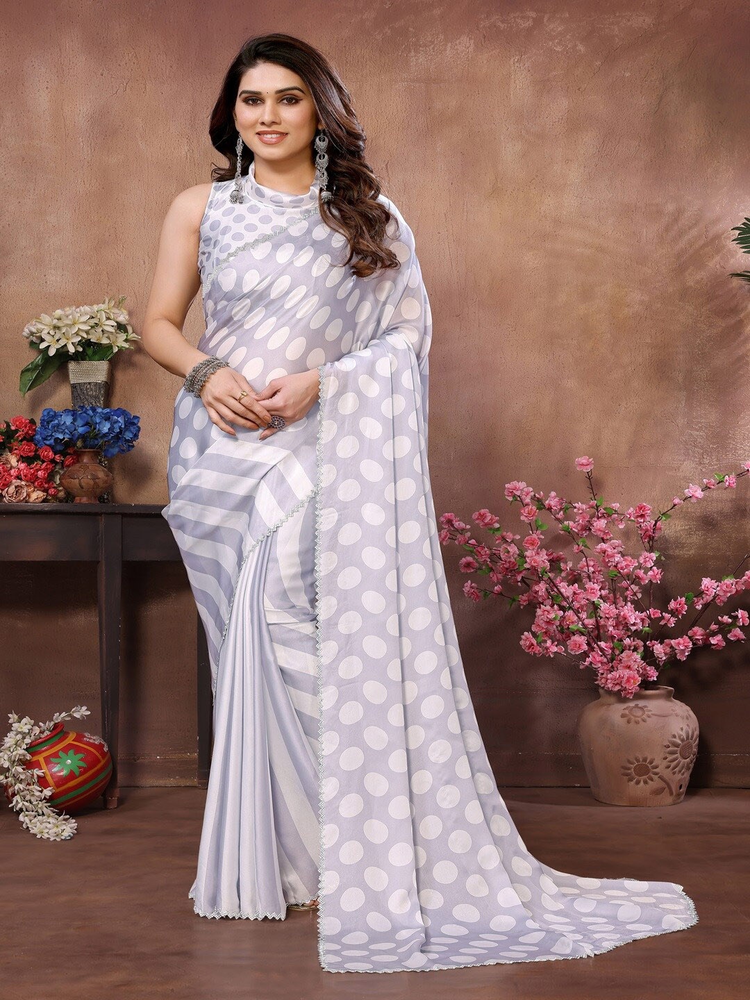 

ARYZE Geometric Printed Embellished Satin Saree, Grey