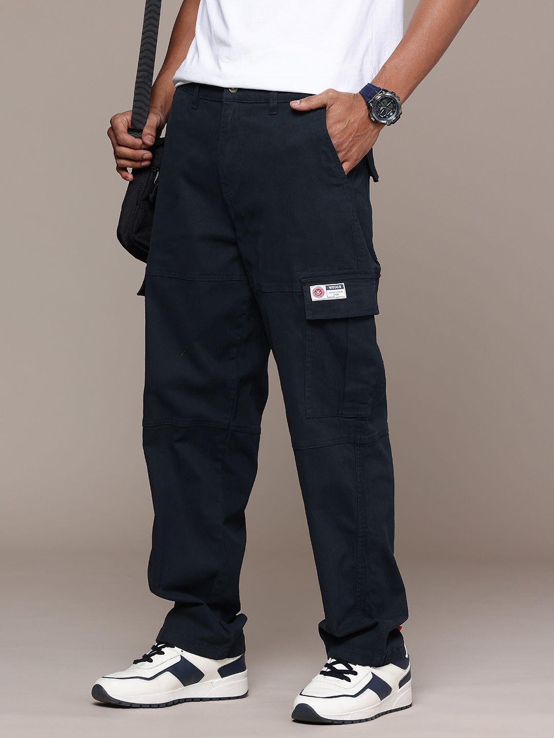 

WROGN Men Oversized Fit Cargos Trousers, Navy blue