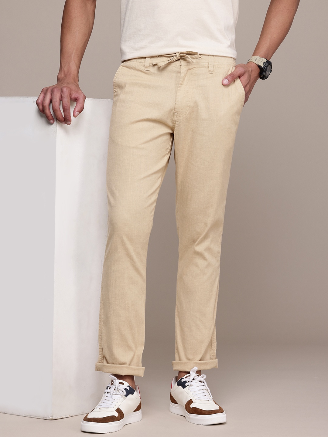 

WROGN Men Casual Trousers, Beige