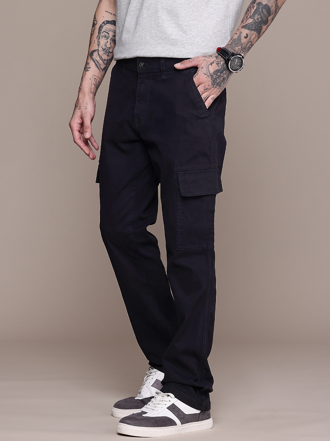 

WROGN Men Cargo Style Chinos Trousers, Black