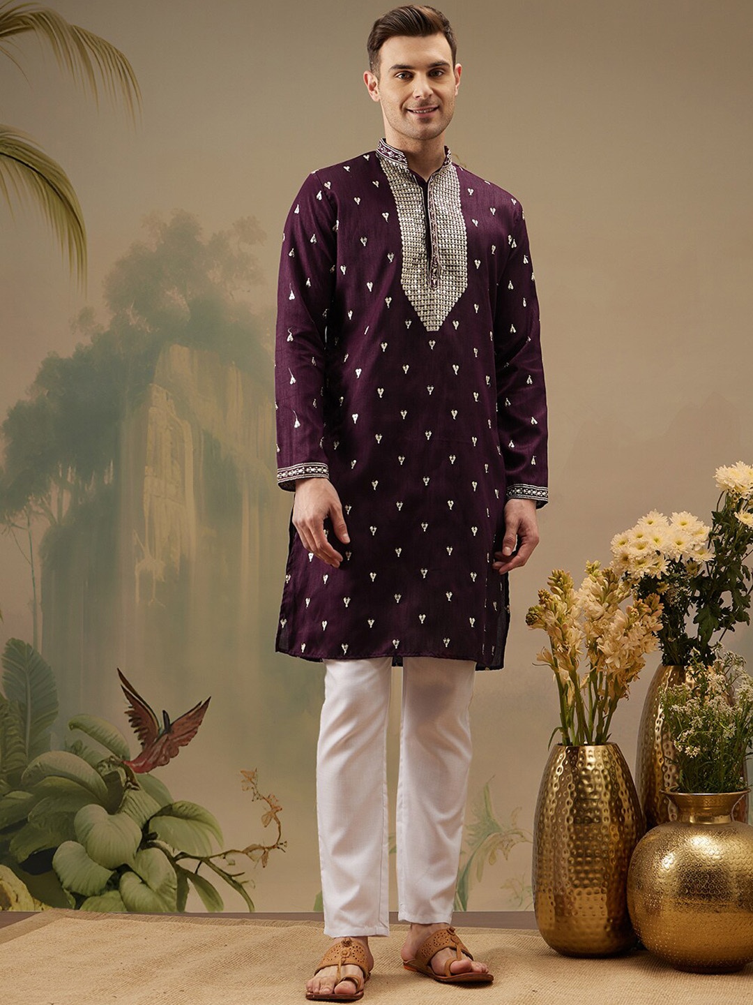 

Molly & Michel Ethnic Motifs Embroidered Mandarin Collar Straight Kurta, Maroon