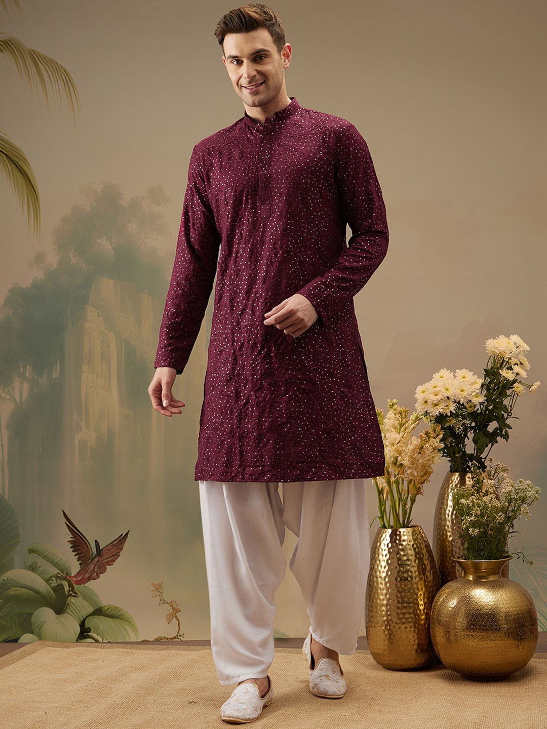 

Molly & Michel Geometric Embroidered Mandarin Collar Straight Kurta, Maroon