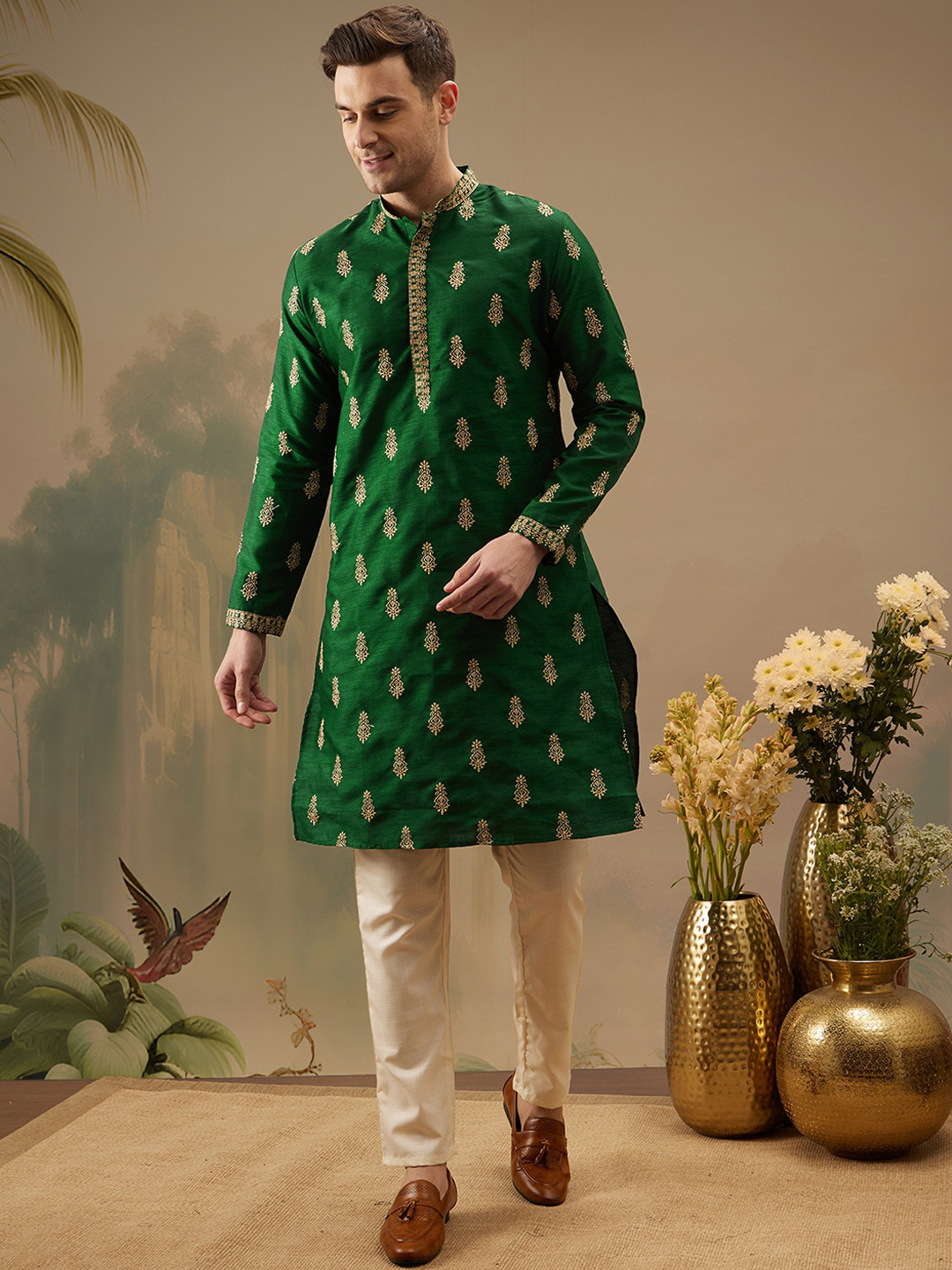 

Molly & Michel Ethnic Motifs Embroidered Mandarin Collar Straight Kurta, Green