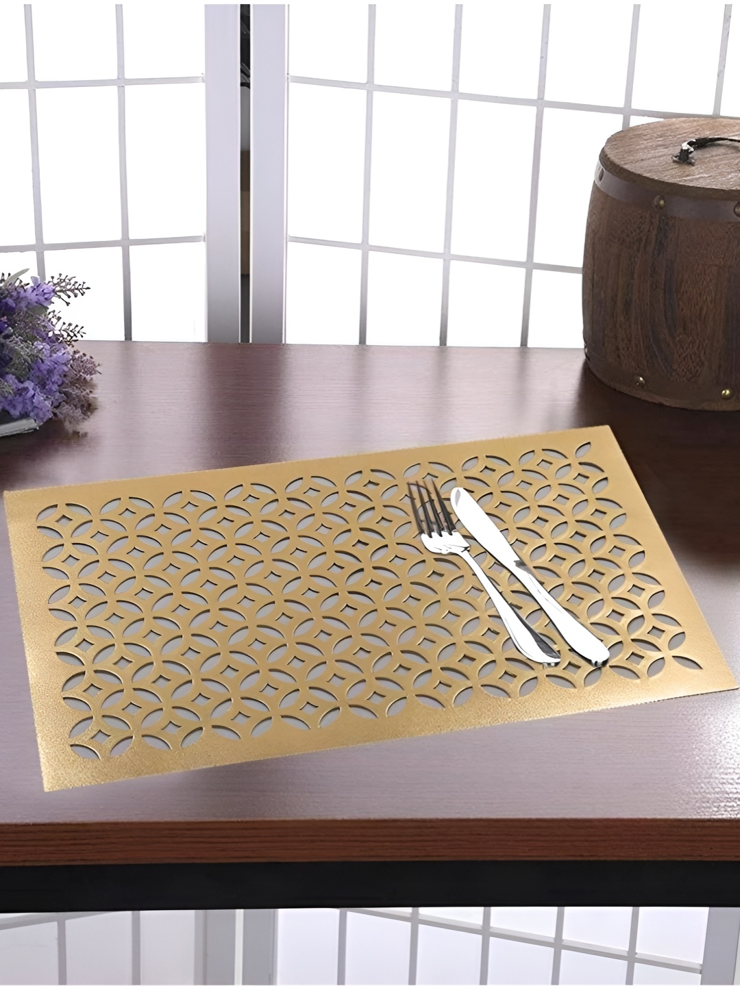 

MONKDECOR Gold-Toned 6 Pieces Geometric Rectangle Table Placemats