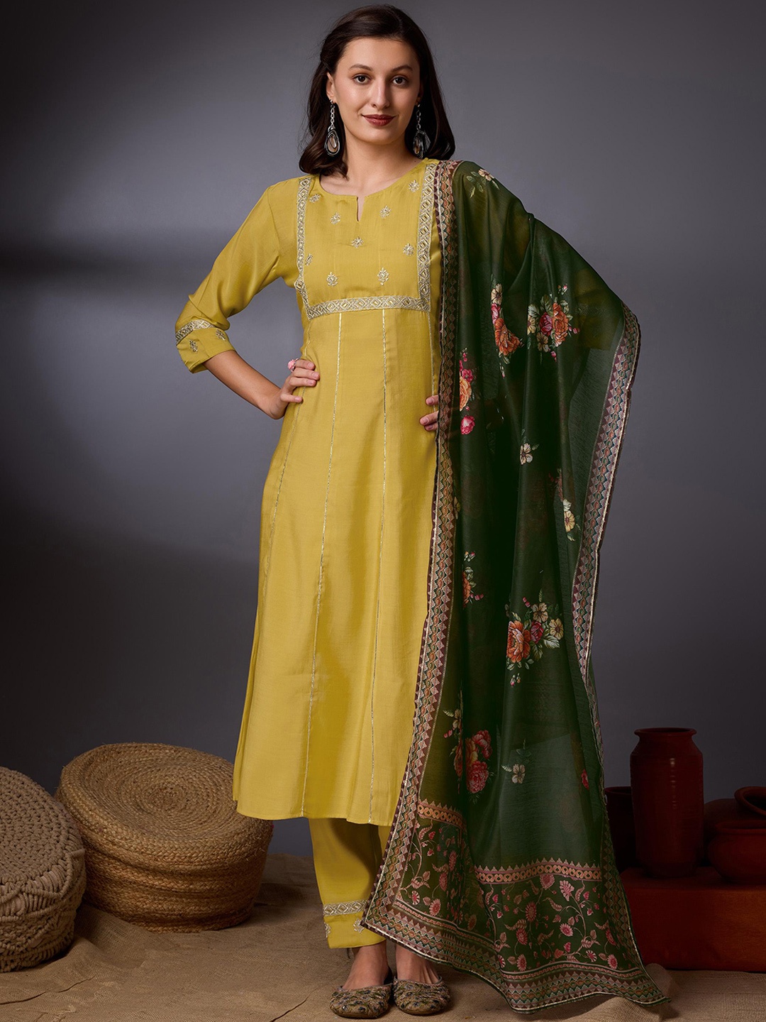 

VASTRA-THE FACTORY STORE Floral Regular Thread Work Chanderi Cotton Kurta with Trouser, Green