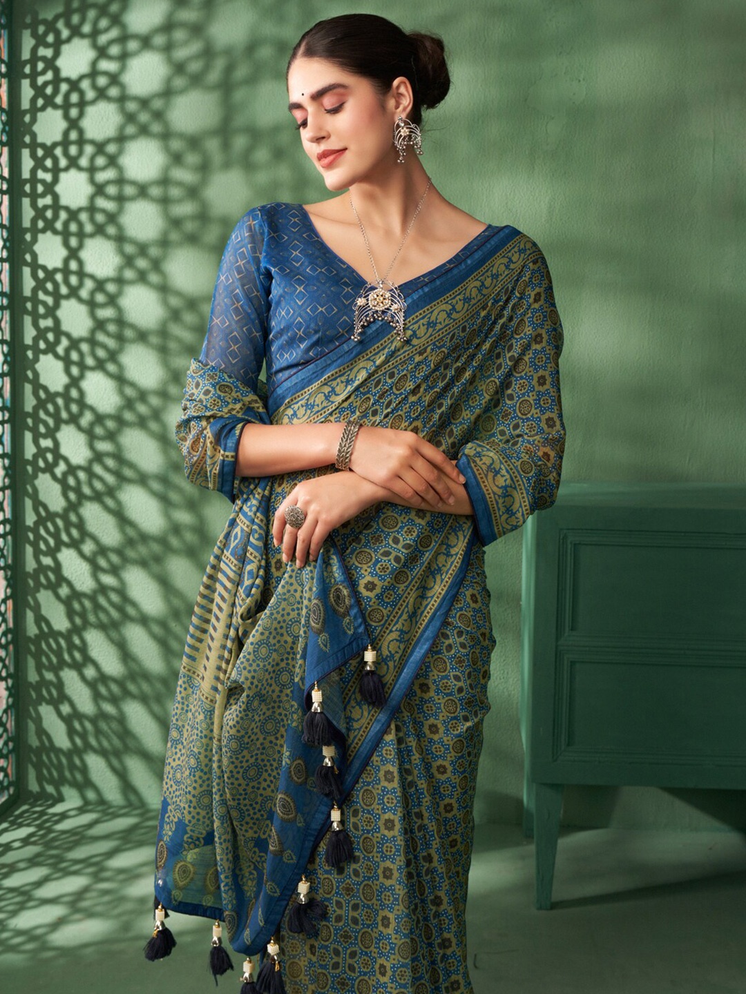 

Sangria Dabu Printed Pure Cotton Saree, Blue