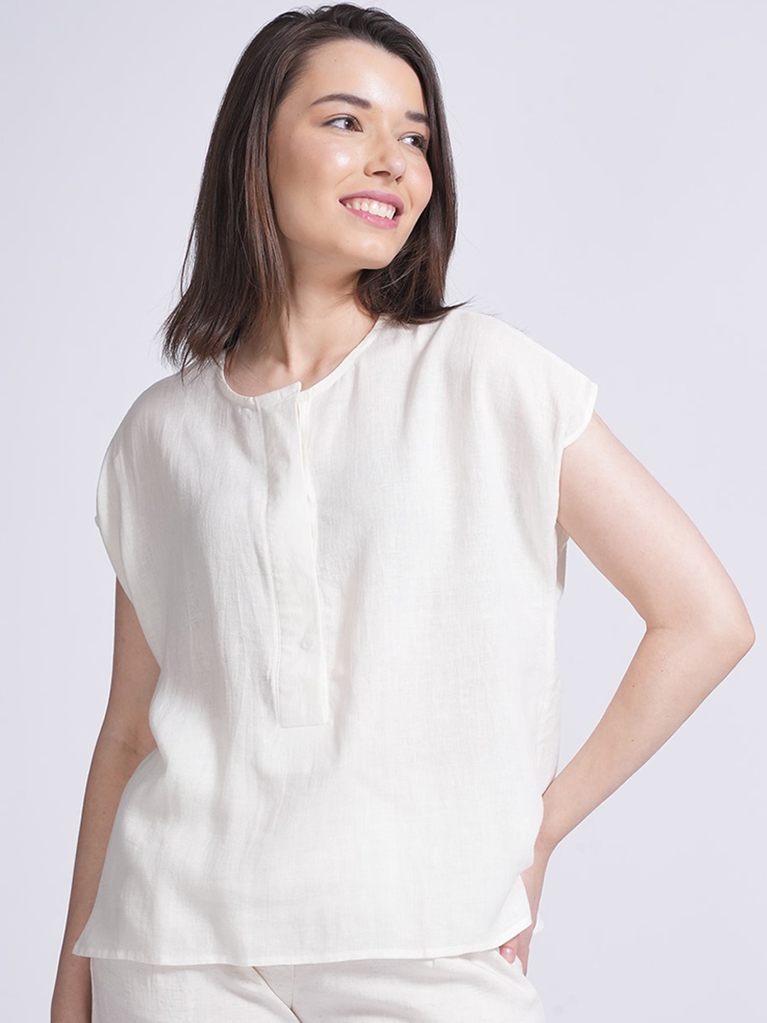 

Saltpetre Round Neck Short Sleeves Top With Trousers, Off white