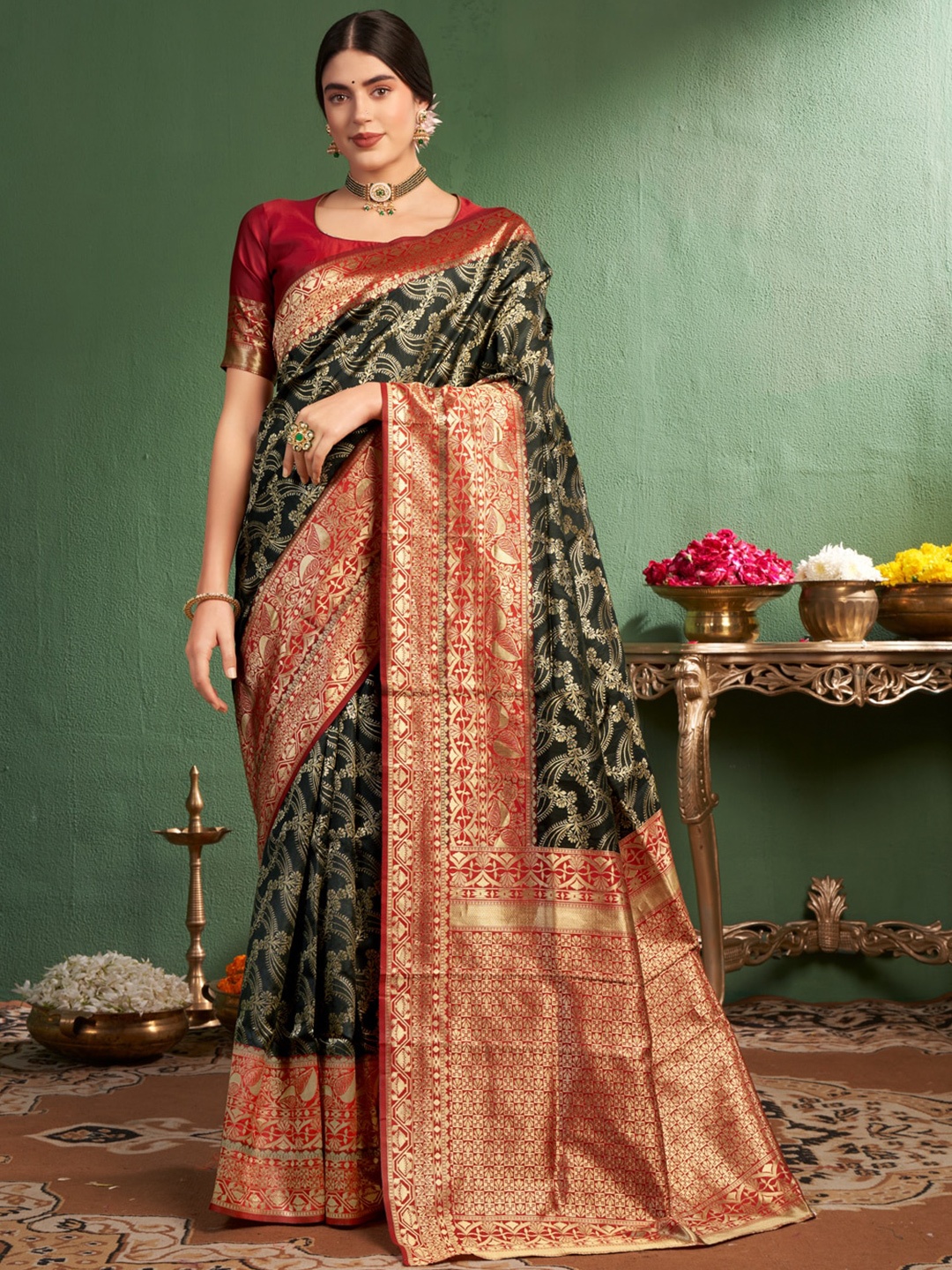 

Sangria Floral Woven Design Pure Silk Banarasi Saree, Black