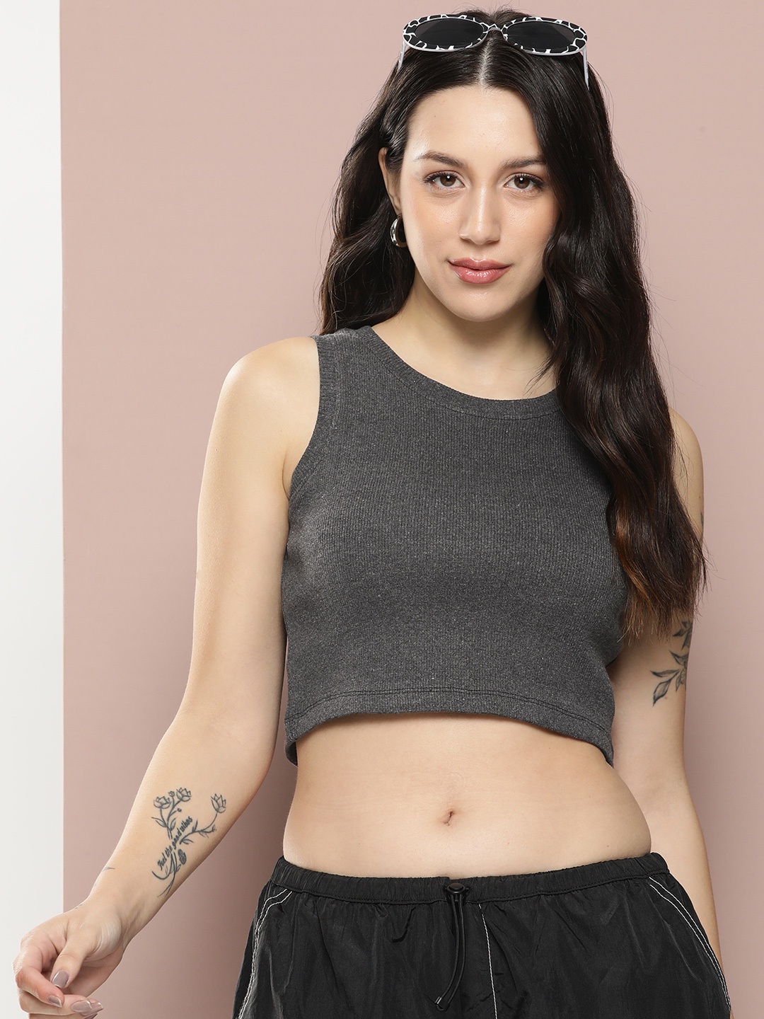 

Harvard Women Solid Slim Fit Crop T-shirt, Charcoal