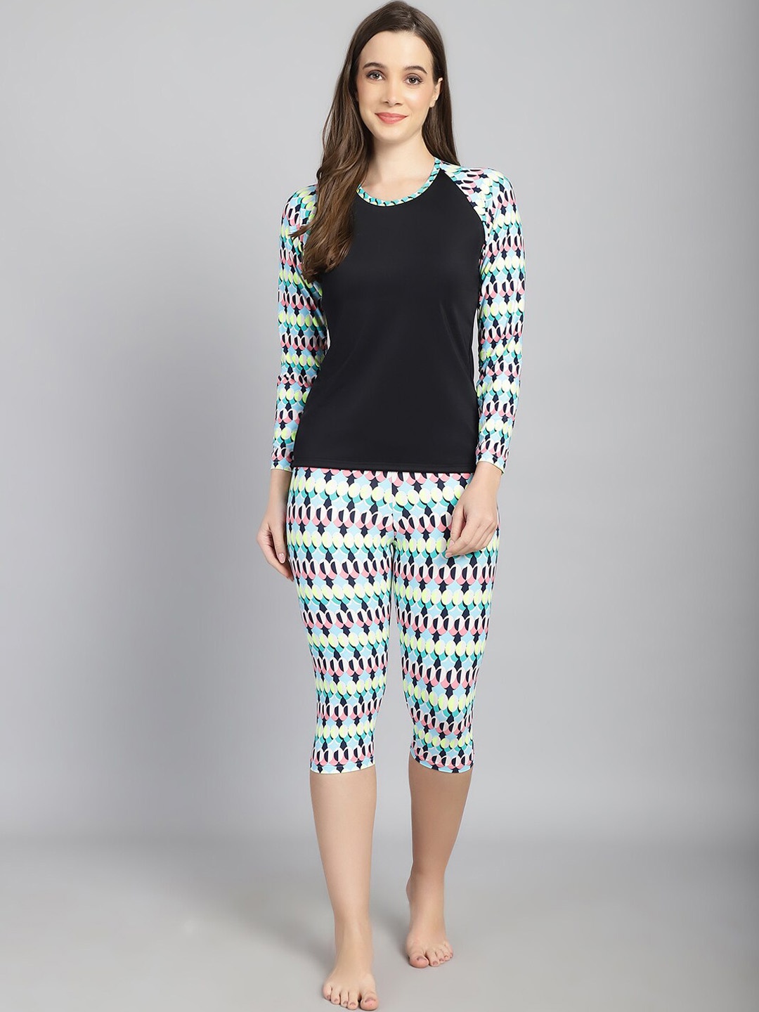 

CUKOO Geometric Printed Padded Tshirt & Capri, Green