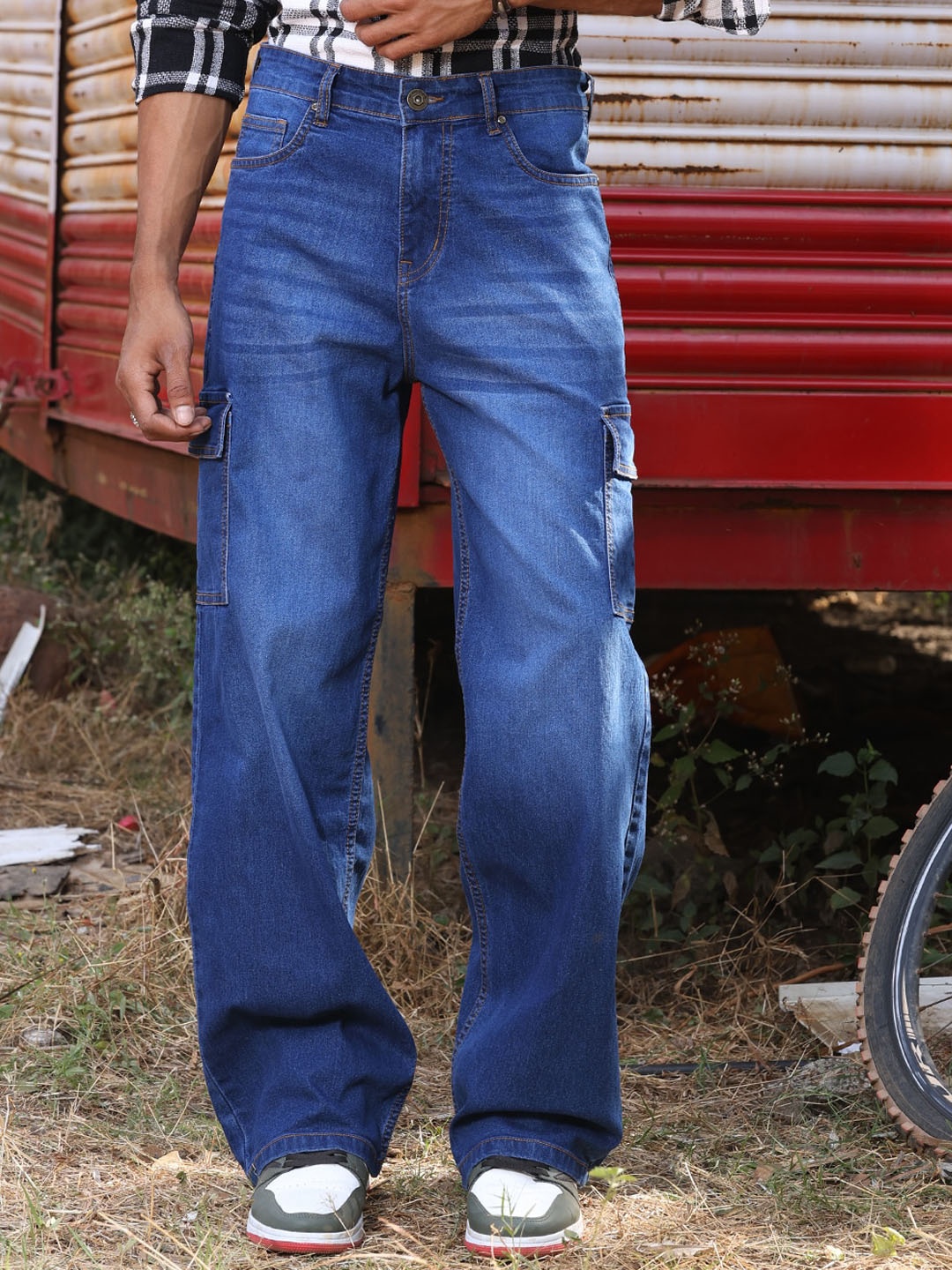 

The Roadster Lifestyle Co. Men Comfort Relaxed-Fit Whiskers Stretchable Cargo Jeans, Blue
