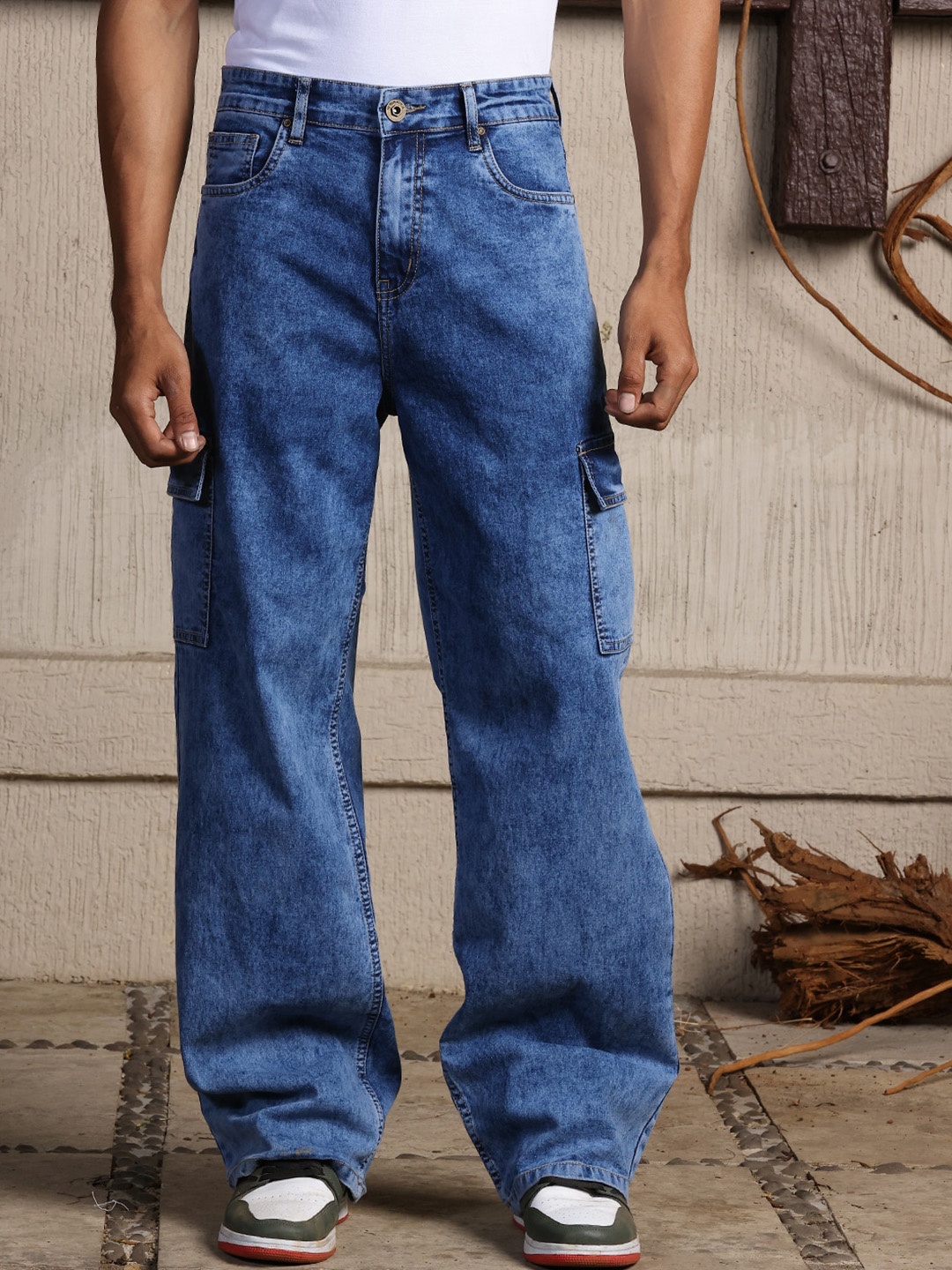

The Roadster Lifestyle Co. Men Relaxed-Fit Clean Look Stretchable Cargo Jeans, Blue