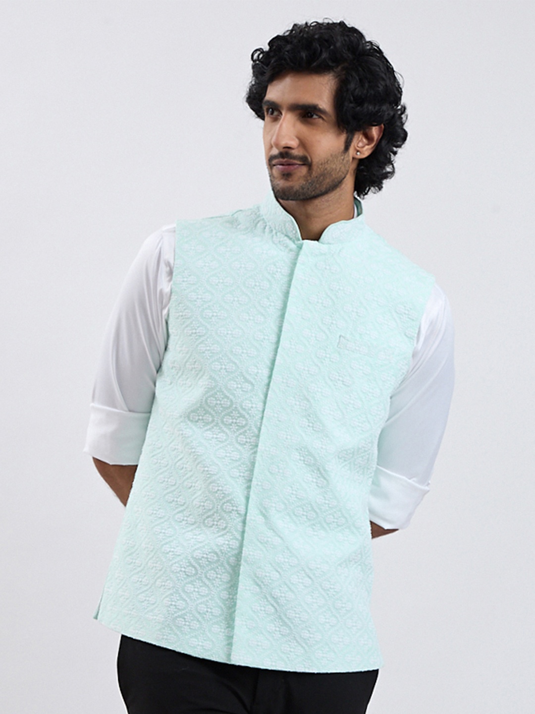 

VASTRAMAY Embroidered Chikankari Pure Cotton Woven Nehru Jacket, Green