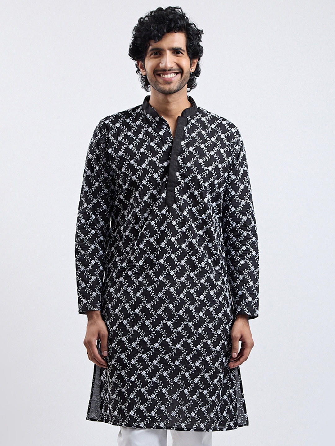 

VASTRAMAY Floral Embroidered Pure Cotton Straight Kurta, Black