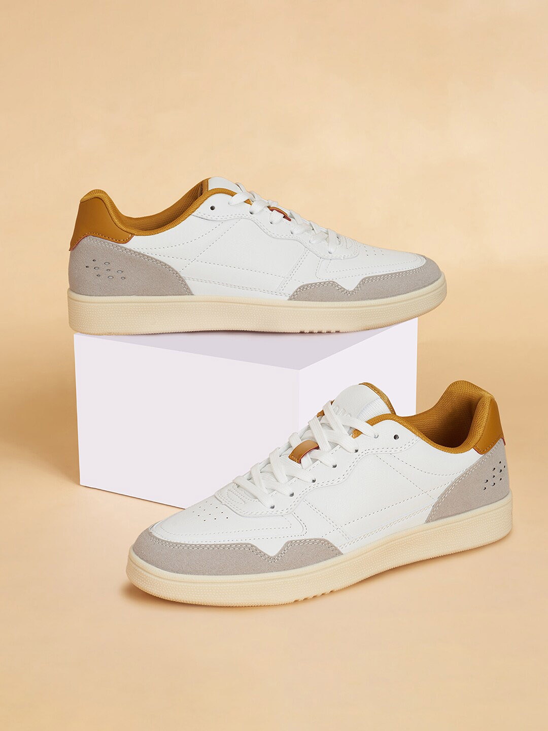 

Ajile by Pantaloons Men Colourblocked Sneakers, White