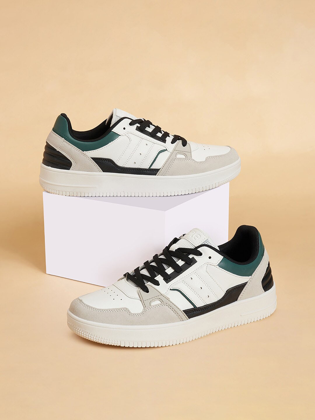 

Ajile by Pantaloons Men Colourblocked Sneakers, White