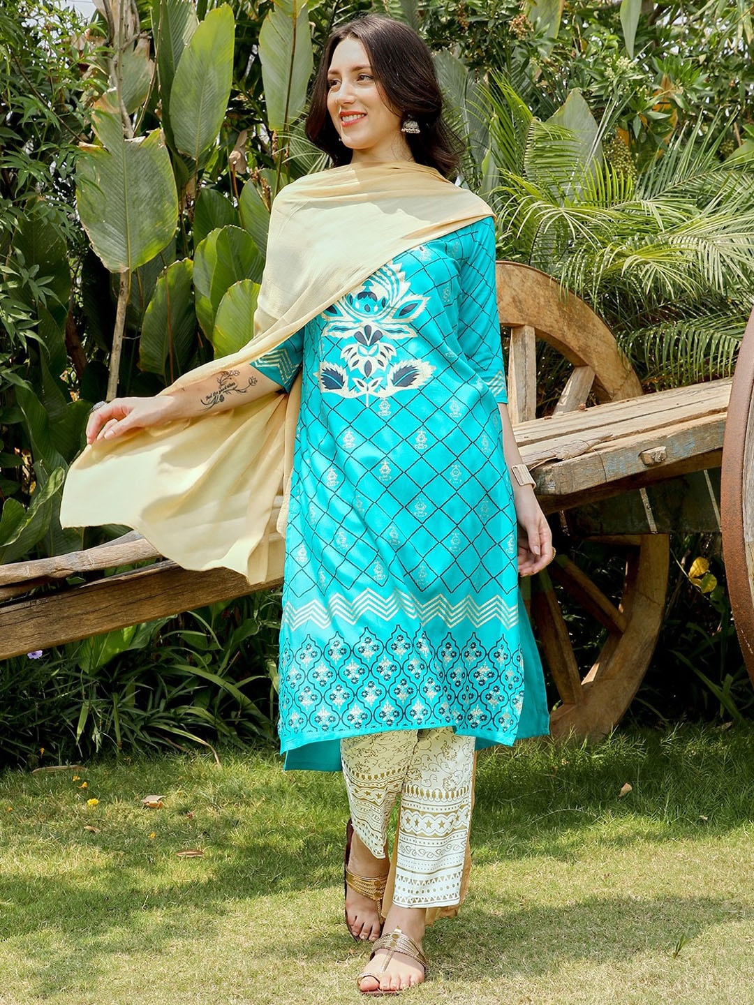 

QISSA Floral Printed Round Neck Straight Kurta with Palazzos, Blue