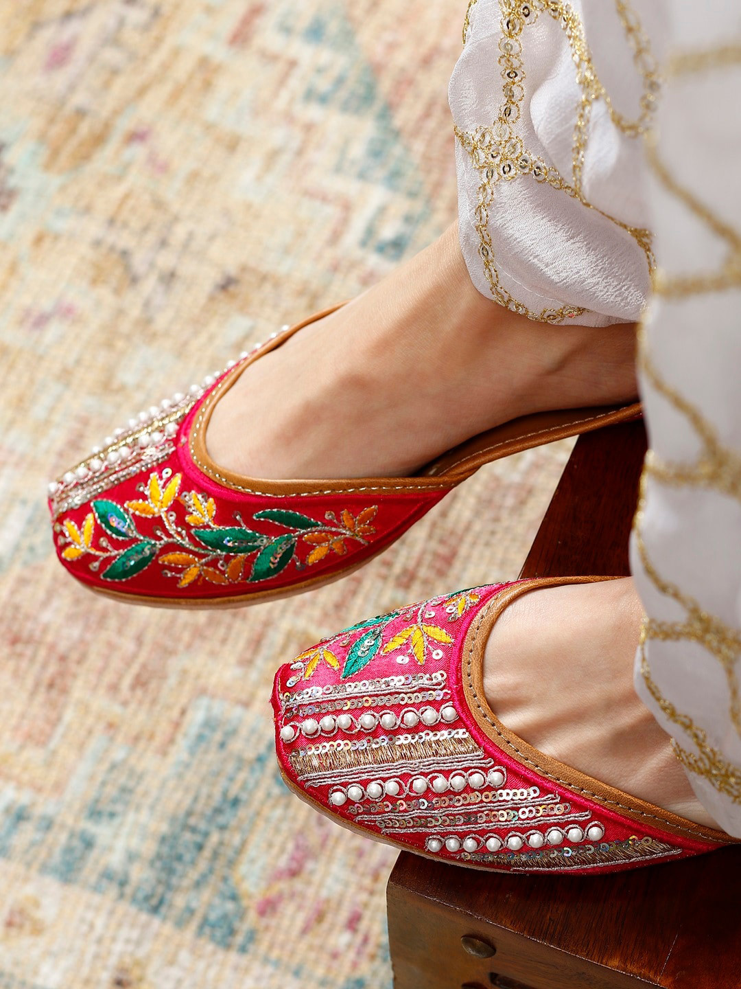 

GLAM STORY Embellished Square Toe Leather Mojaris, Pink