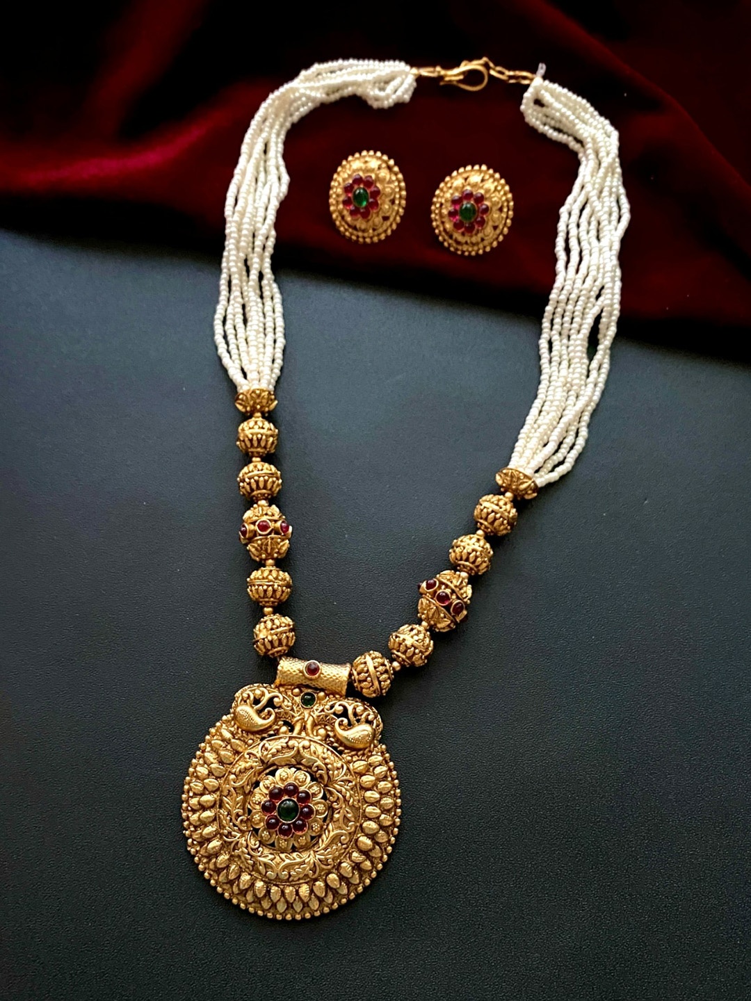 

Pihtara Jewels Gold Plated Pearls Beaded Jewellery Set