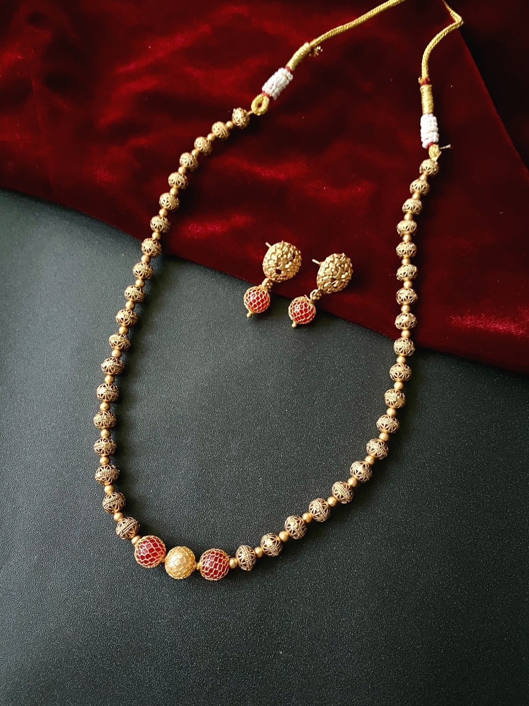 

Pihtara Jewels Gold Plated Stones studded & Beaded Jewellery Set