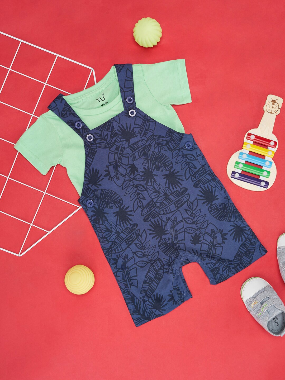 

YU by Pantaloons Boys Printed Pure Cotton Dungaree With T-Shirt, Navy blue