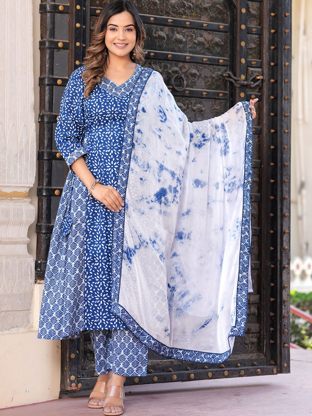 

Chandbaali Floral Printed Regular Anarkali Kurta With Pyjamas & Dupatta, Blue