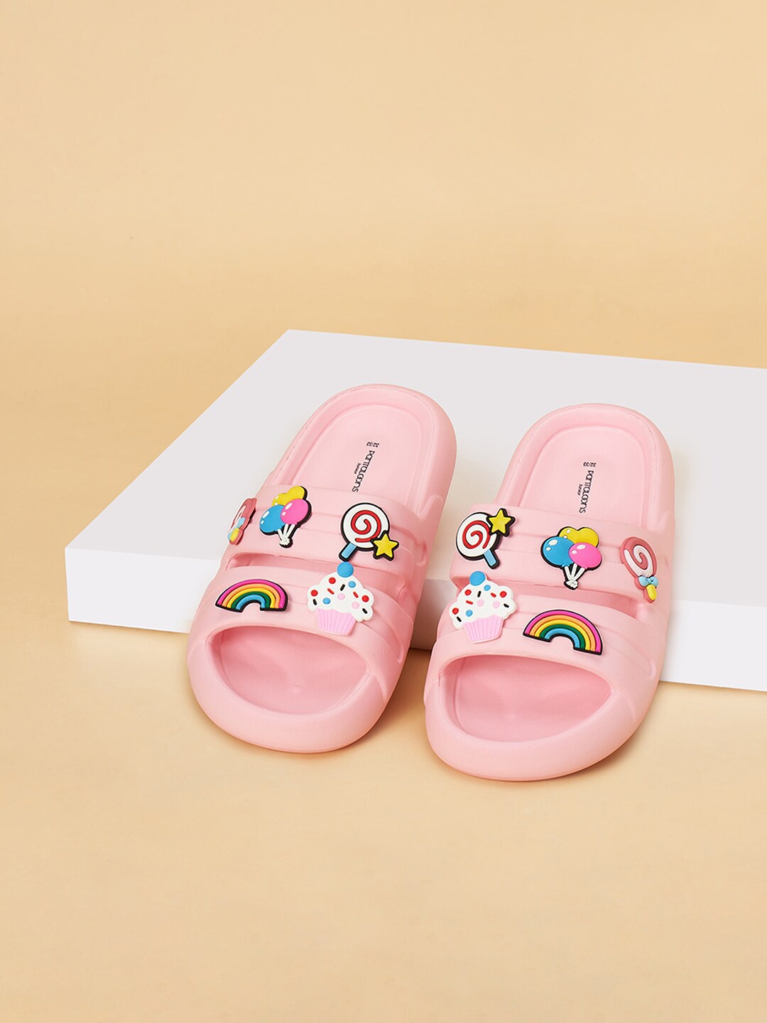 

Pantaloons Junior Girls Self Design Sliders, Pink