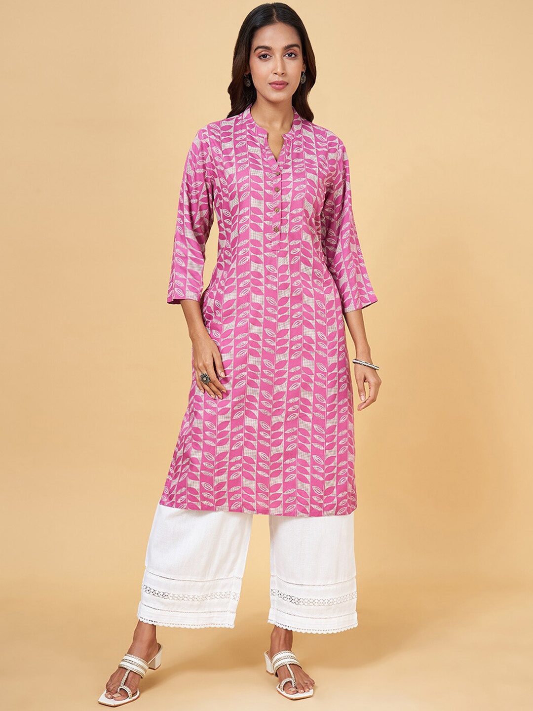 

RANGMANCH BY PANTALOONS Floral Printed Mandarin Collar Straight Kurta, Pink